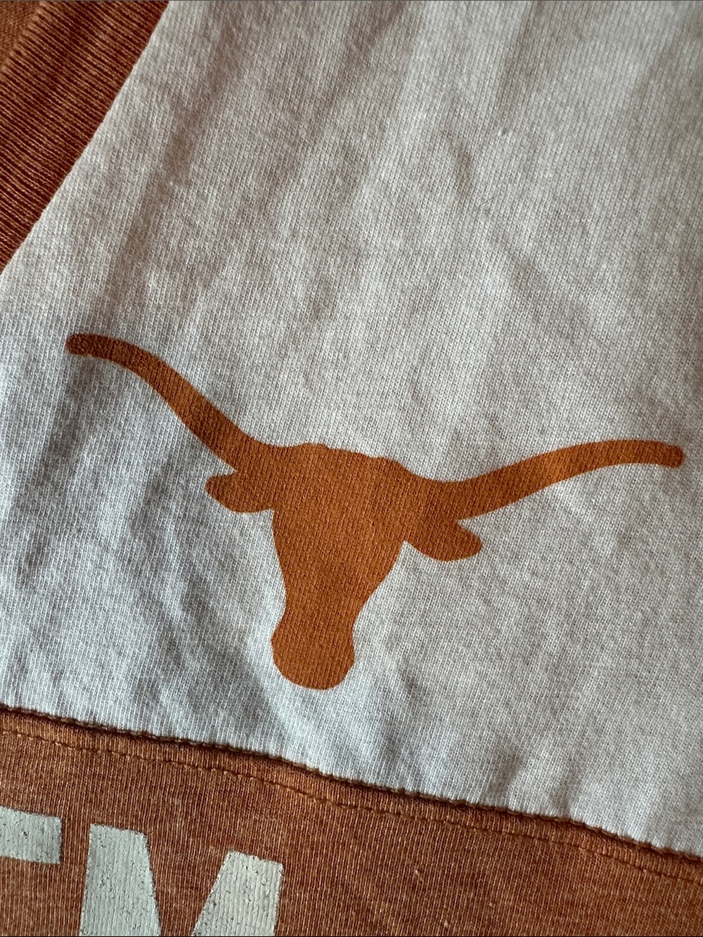 🧡 Texas Longhorns "Hook 'Em Longhorns" V-Neck Game Day Tee - Picture 6 of 8